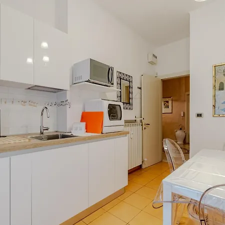 Guesthost - La Culumbota * Turin